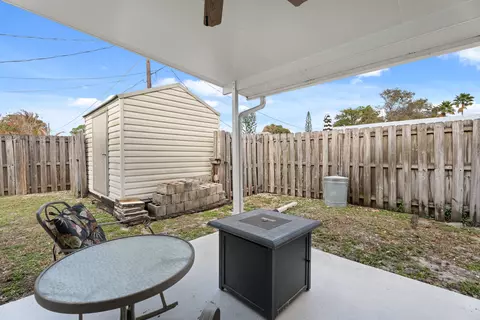 Exterior - 1341 SE Seashell Ln, Stuart, FL 34996 photo 7 of 7