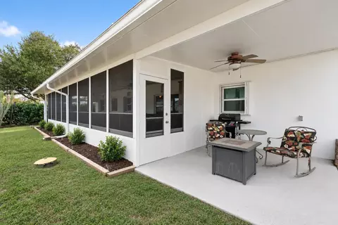 Exterior - 1341 SE Seashell Ln, Stuart, FL 34996 photo 4 of 6