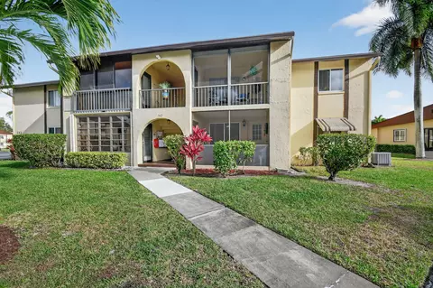 342 Pine Ridge Cir #D-1, Greenacres, FL 33463