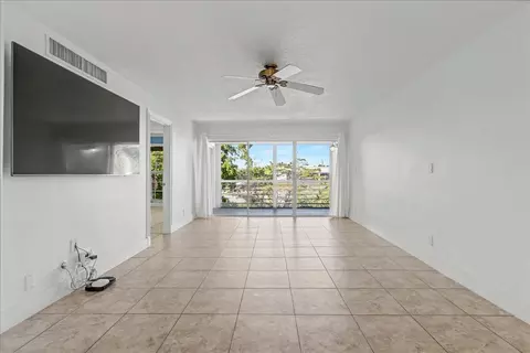 765 Jeffery St #1-301, Boca Raton, FL 33487