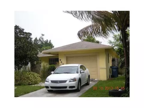 960 NE 35th St, Oakland Park, FL 33334