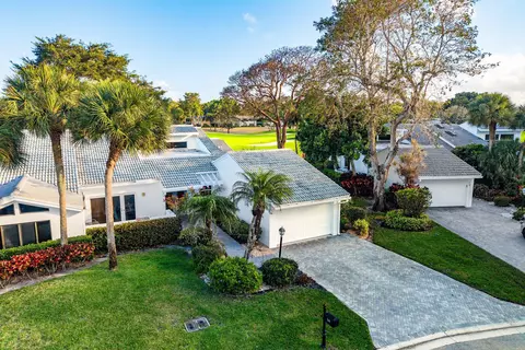 24 Cambridge Dr, Boynton Beach, FL 33436