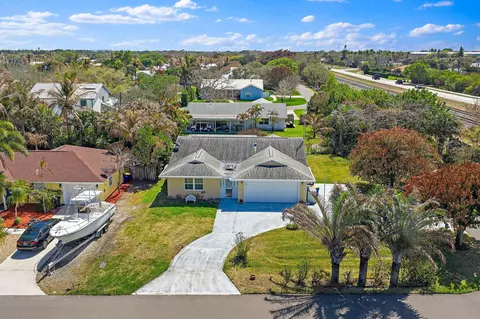 7954 SE Carlton St E, Hobe Sound, FL 33455