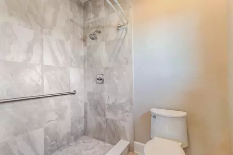 Bath - 3572 SE Court Dr, Stuart, FL 34997 photo 4 of 5