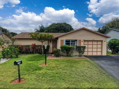 6292 Silver Moon Ln, Greenacres, FL 33463