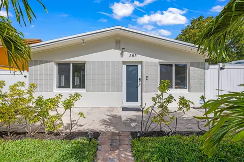 253 SW 2nd Ct, Deerfield Beach, FL 33441