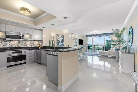 2650 Lake Shore Dr #302, Riviera Beach, FL 33404