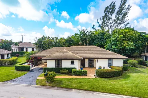 446 Pine Villa Dr, Atlantis, FL 33462