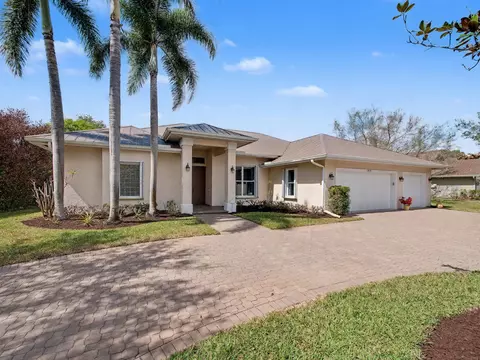 8122 SW Yachtsmans Dr, Stuart, FL 34997