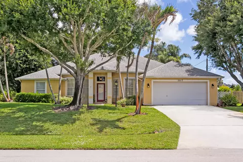 2017 SE Allamanda Dr, Port Saint Lucie, FL 34952