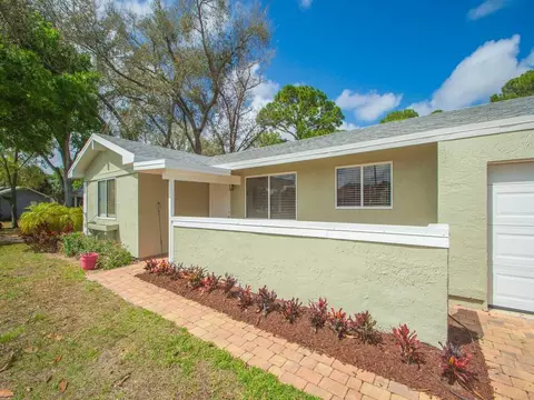 2317 SE Gillette Ave, Port Saint Lucie, FL 34952