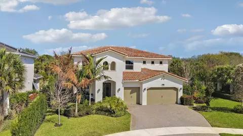 2475 NEvinrude Cir, Jensen Beach, FL 34957