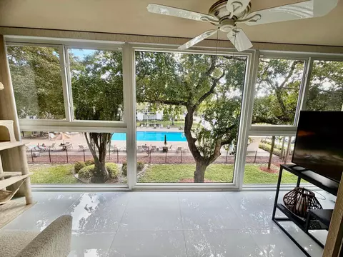 2004 Granada Dr #M3, Coconut Creek, FL 33066