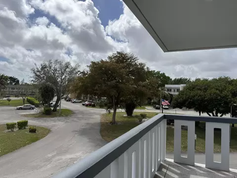 301 Wellington F, West Palm Beach, FL 33417