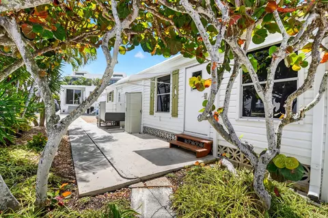 5 Cedar Dr #CD-5, Briny Breezes, FL 33435