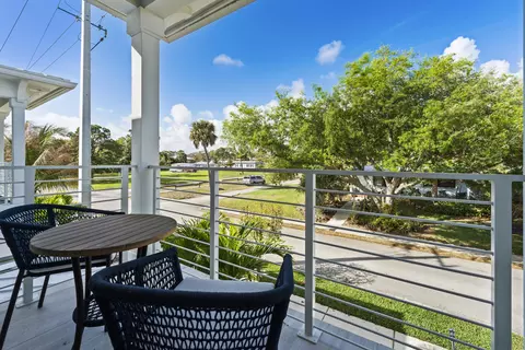 Exterior - 4692 SE Manatee Way, Stuart, FL 34997 photo 2 of 5