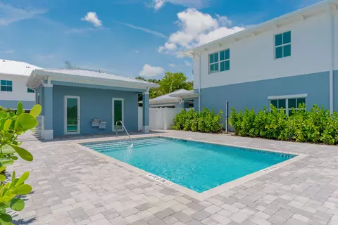 Exterior - 4692 SE Manatee Way, Stuart, FL 34997 photo 4 of 5