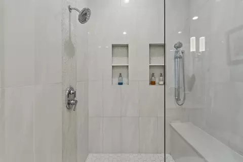 Bath - 4692 SE Manatee Way, Stuart, FL 34997 photo 4 of 5