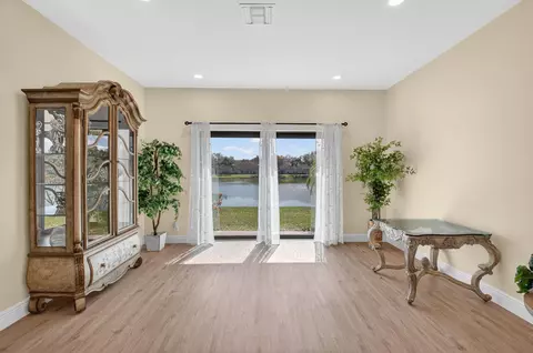 8350 Springlake Dr, Boca Raton, FL 33496