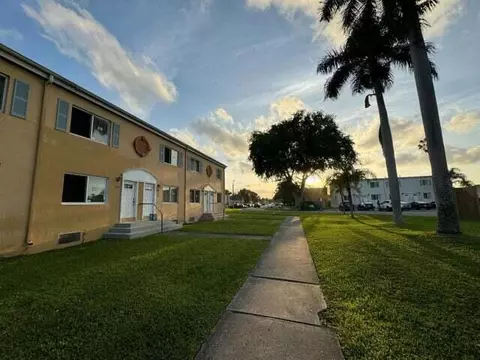 206 NW 84th St #206, Miami, FL 33150