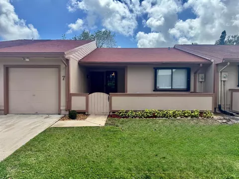 7 Farnworth Dr, Boynton Beach, FL 33426