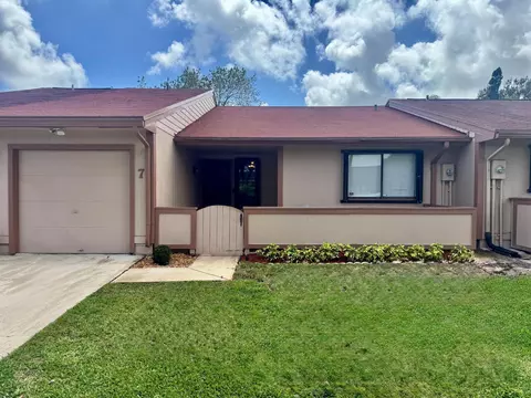7 Farnworth Dr, Boynton Beach, FL 33426