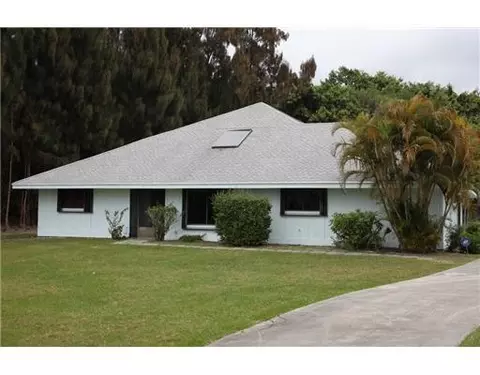 3829 SE Quanset, Stuart, FL 34997 photo 1
