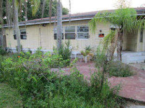 1843 SW College St, Stuart, FL 34997 photo 1