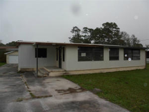 2185 SW University St, Stuart, FL 34997 photo 1