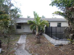 2577 SE Madison St, Stuart, FL 34997 photo 1