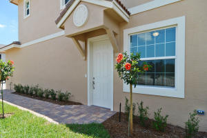 647 SW Glen Crest Way, Stuart, FL 34997 photo 1