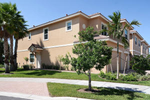 675 SW Glen Crest Way, Stuart, FL 34997 photo 1