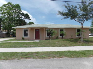 5051 SE Dell St, Stuart, FL 34997 photo 1