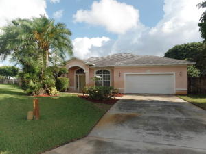 910 SE Pine Castle Ct, Stuart, FL 34996 photo 1