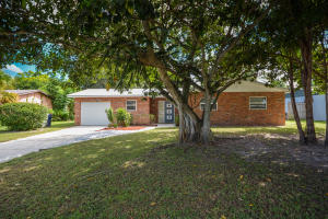 1140 SE 12th St, Stuart, FL 34996 photo 1