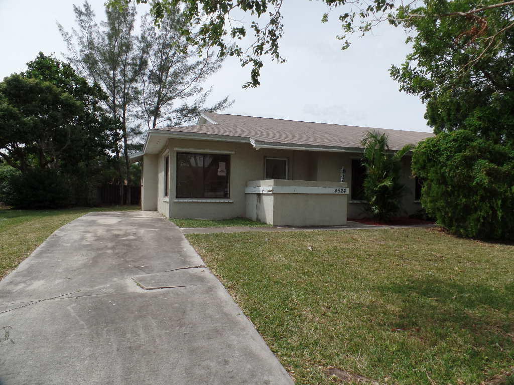 4524 SE Beaver Ln, Stuart, FL 34997 photo 1