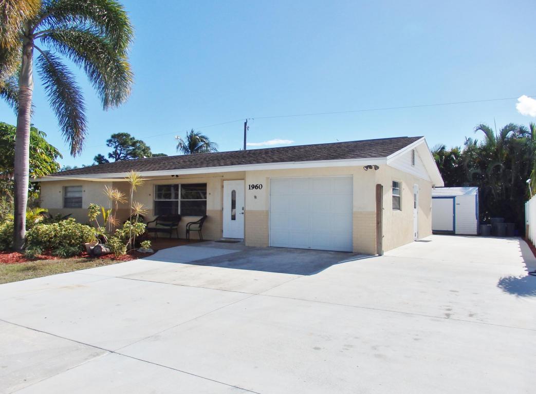 1960 SE Madison St, Stuart, FL 34997 photo 1