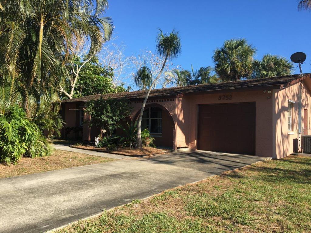 3252 SE Hibiscus St, Stuart, FL 34997 photo 1