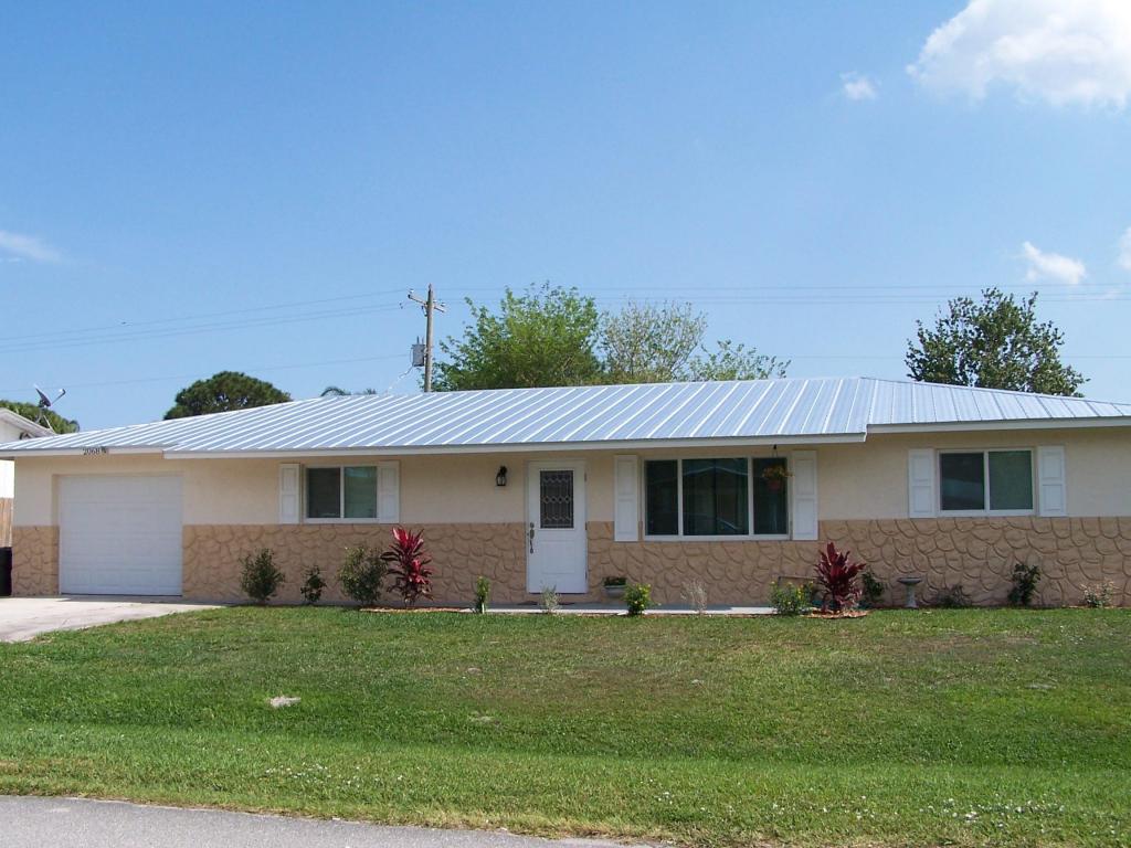 2068 SE Harrison St, Stuart, FL 34997 photo 1