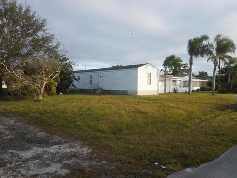 2789 SE Holly St, Stuart, FL 34997 photo 1