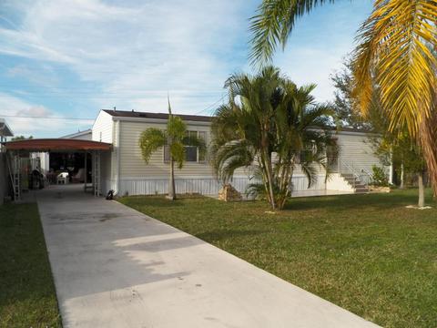 2769 SE Holly St, Stuart, FL 34997 photo 1