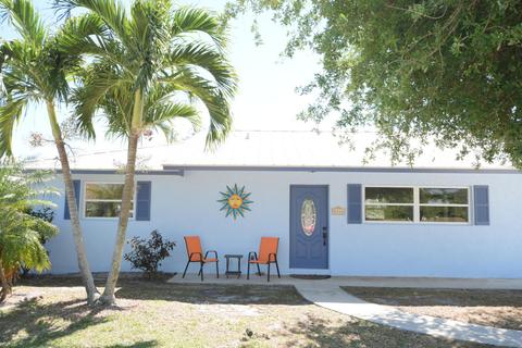 5516 SE Orange St, Stuart, FL 34997 photo 1