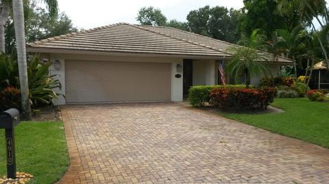 4910 Pine Tree Dr, Boynton Beach, FL 33436 photo 1