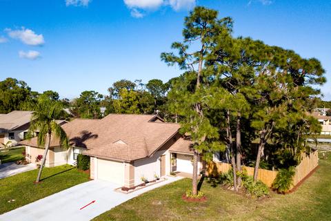 4617 SE Geneva Dr, Stuart, FL 34997 photo 1