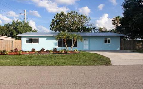 2470 SE Madison St, Stuart, FL 34997 photo 1