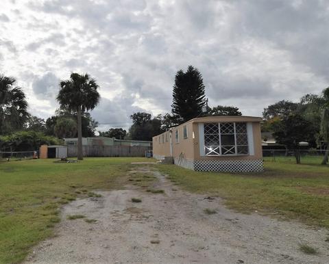 1322 SW Sunshine St, Stuart, FL 34997 photo 1