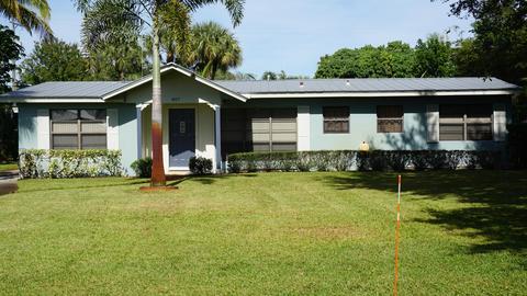 807 SE Weir St, Stuart, FL 34994 photo 1