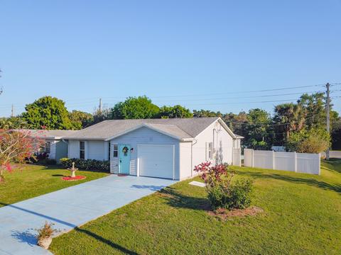 2920 SE Cypress St, Stuart, FL 34997 photo 1