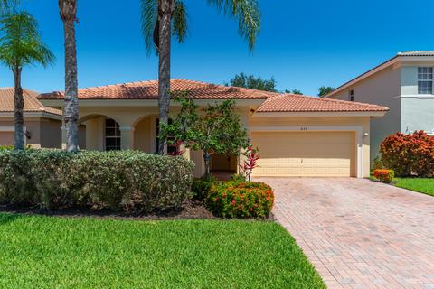 827 SE Warren Way, Stuart, FL 34997 photo 1