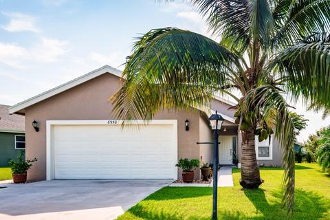 8950 SW Chrysler Cir, Stuart, FL 34997 photo 1